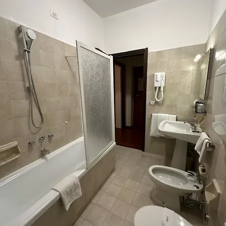 Grand De Londres Hotell 4*
